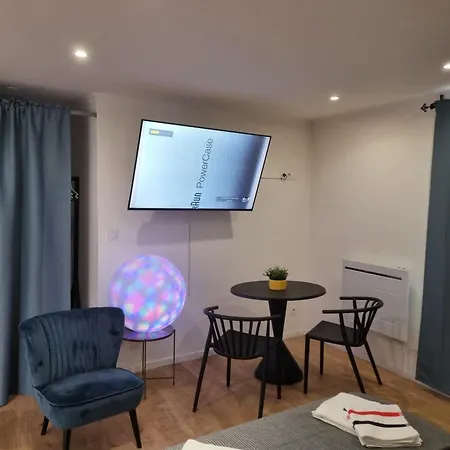 Cozy A 100 M Des Halles Apartment