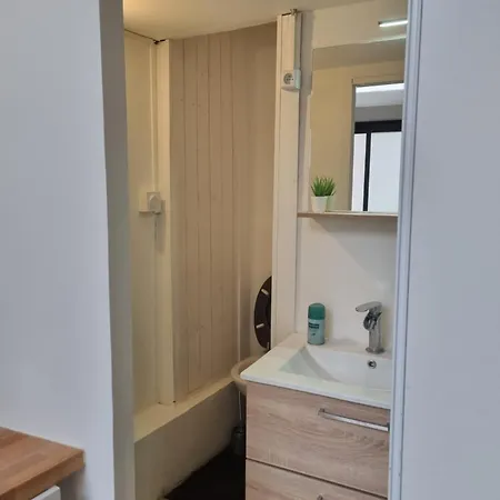 Cozy A 100 M Des Halles Apartment